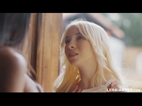 ❤️ Kız birkaç ay sonra eve gelir ve üvey annesinin amını yemeye başlar ❤❌ Anal video bizde ﹏