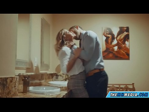 ❤️ Büyük memeli bir sarışın seni umumi tuvalette baştan çıkardığında ❤❌ Anal video bizde ﹏